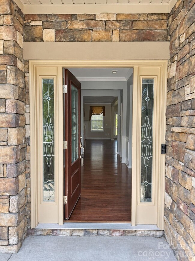 Building Photo - 2642 Treeline Dr
