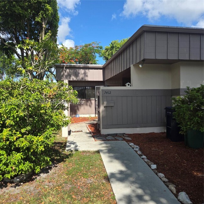 Building Photo - 7412 SW 105th Pl