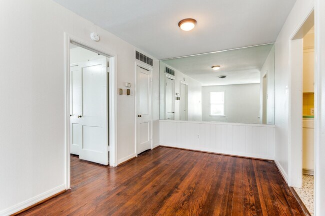 Foto del edificio - 6024 Curzon Ave