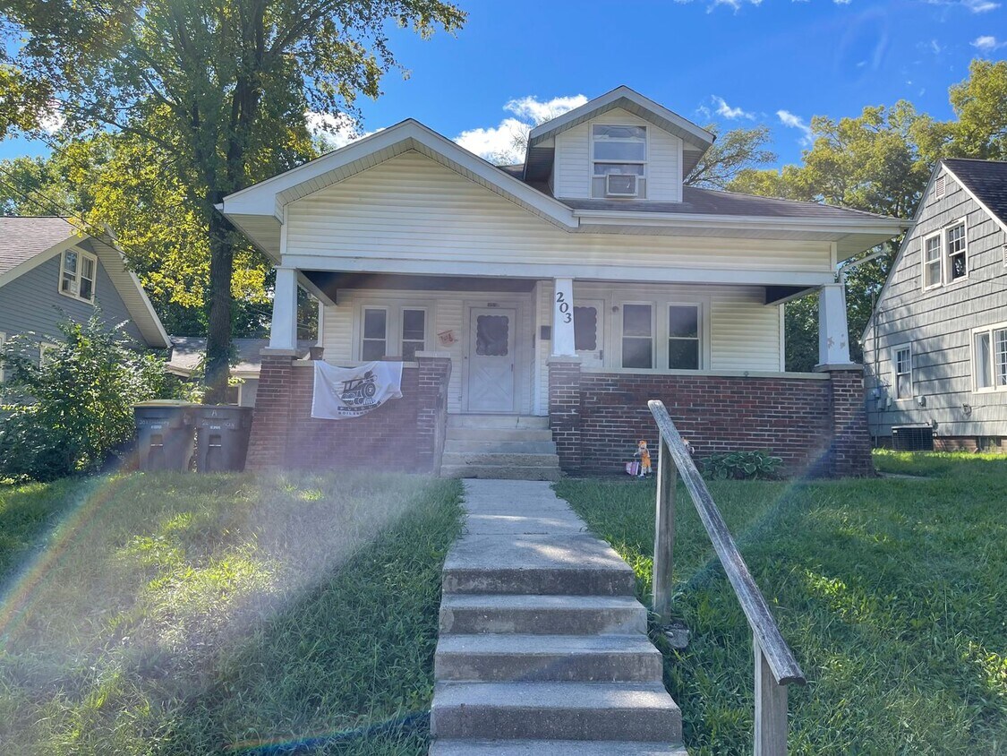Primary Photo - 203 Quincey St