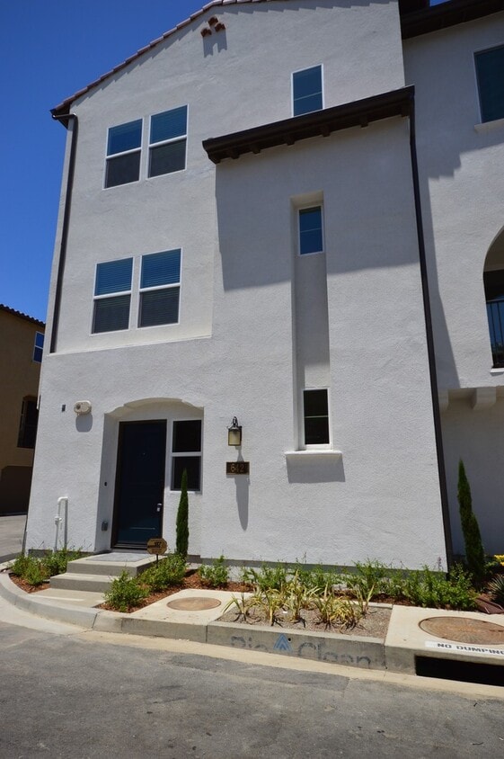 Primary Photo - 2 Bedroom Anaheim Townhome