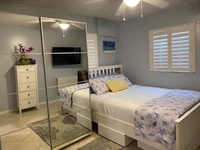 2nd bedroom - 117 NW 47th Ter