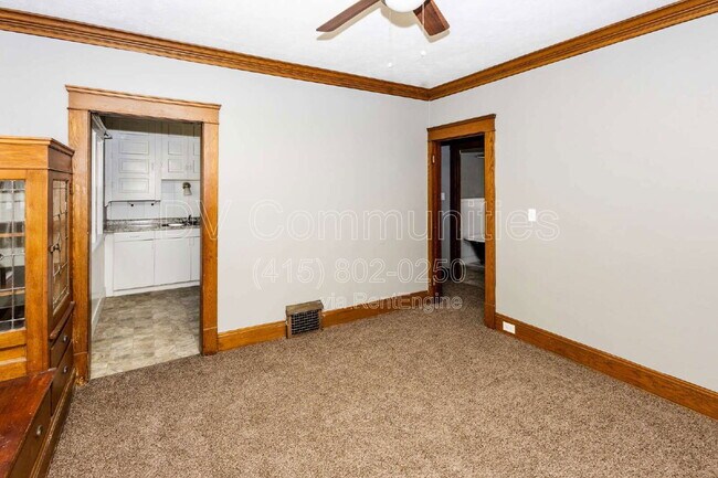 Building Photo - 3102 Montclair Ave