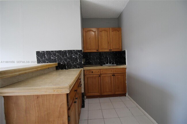 Foto del edificio - 16120 NW 45th Ave