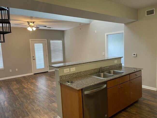 Foto del edificio - WEST CAMPUS PENTHOUSE  2/2 + Loft, 2 parking