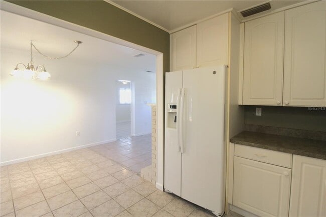 Building Photo - 6122 Brentwood Ave
