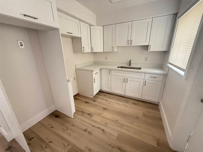 Building Photo - 811 E Broward Blvd