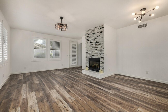 Building Photo - 15221 N Clubgate Dr