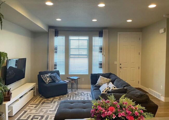 Building Photo - Cicino Homes - West Point