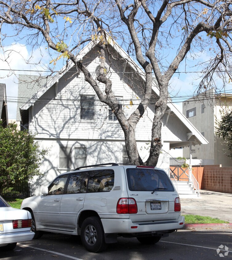 Building Photo - 419 W 5th St