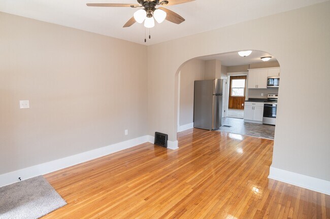 Foto del edificio - 1305 Cottage Ln