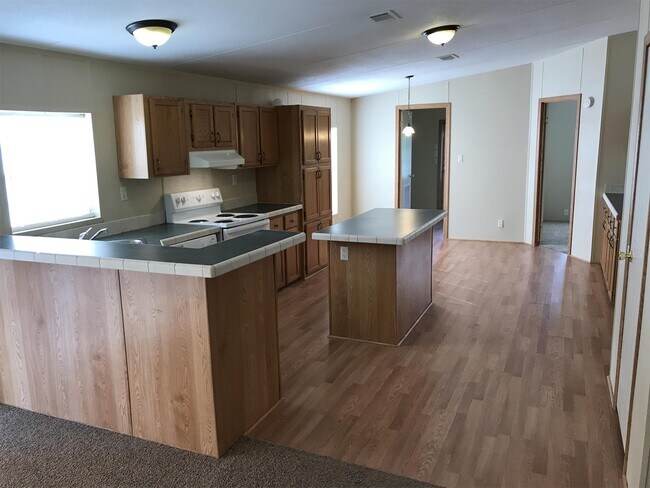 Foto del edificio - 2500 Redwood Cir