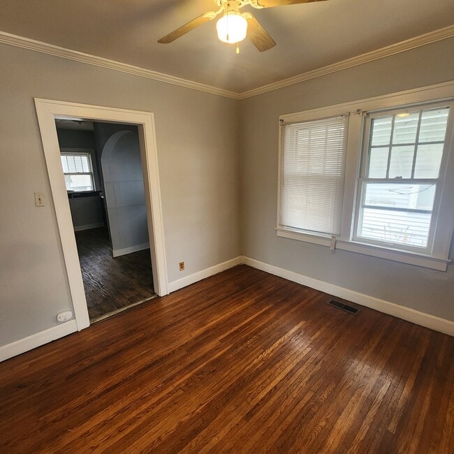 Building Photo - 210 W Roselawn St