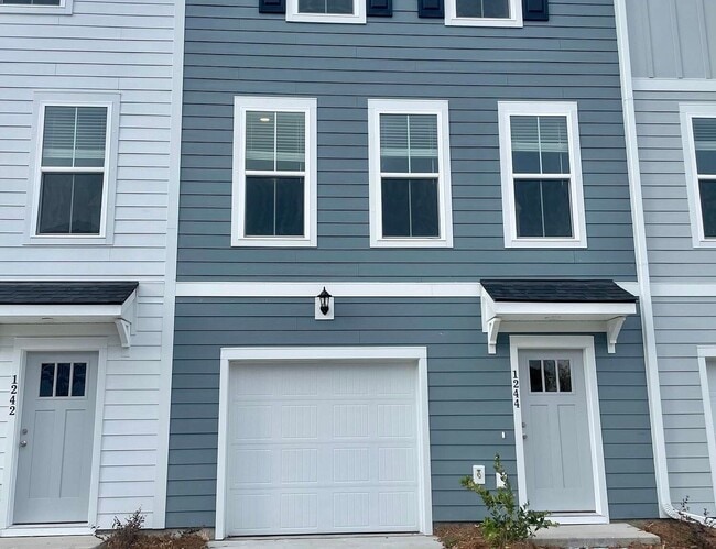 Building Photo - 1244 Tice Ln