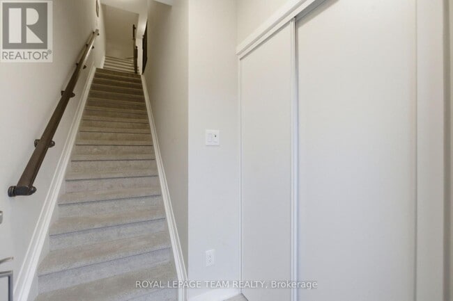 Building Photo - 918 Parnian Private