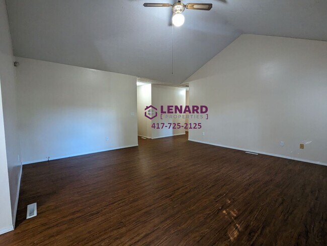 Building Photo - Spacious 3 Bedroom Home!