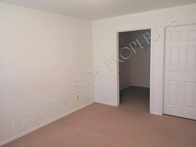 Master Closet - 677 Paradise Plz