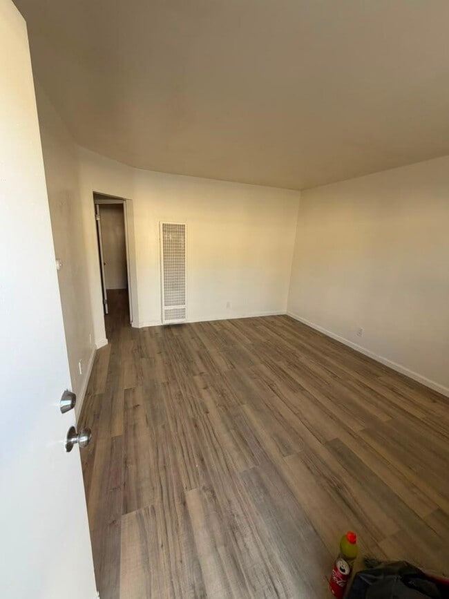 Building Photo - 1540 W 226th St
