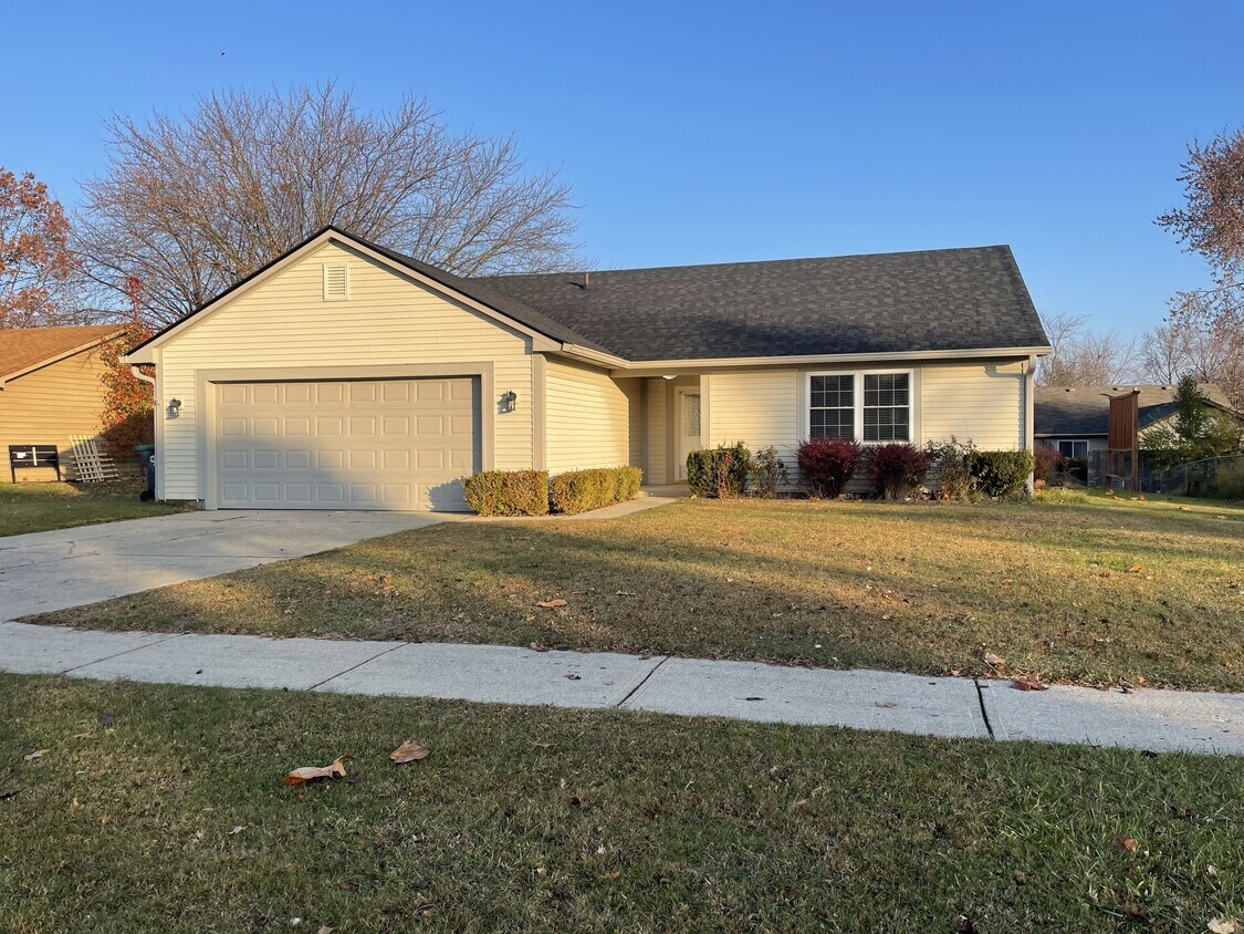 978 Spring Meadow Dr, Greenwood, IN 46143 House Rental in Greenwood, IN