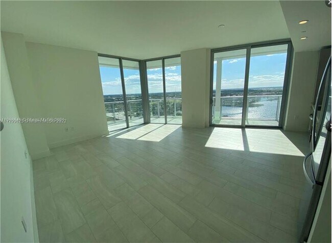 Building Photo - 2000 Metropica Wy