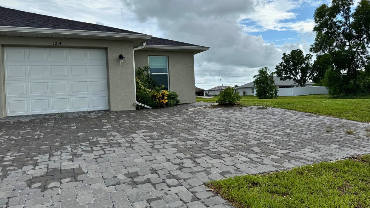 Foto principal - 1214 NW 16th Terrace