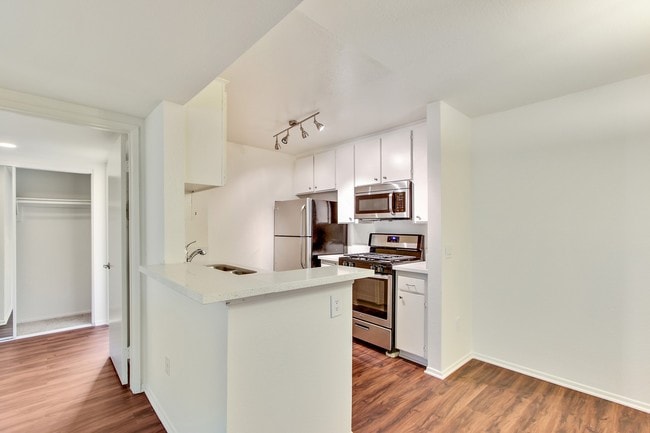 Building Photo - 5760 Laurel Canyon Blvd