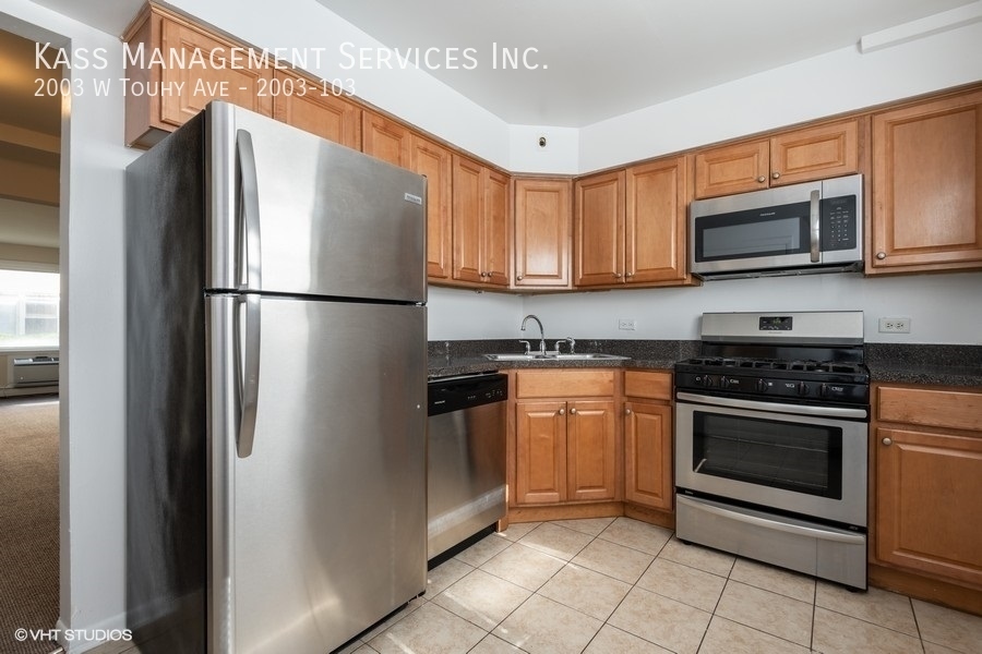 Rogers Park 2bed-2bath Spacious unit with... - Rogers Park 2bed-2bath  Spacious unit with...