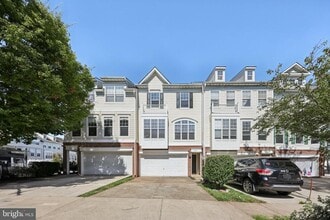 Building Photo - 8242 Glade Bank Dr