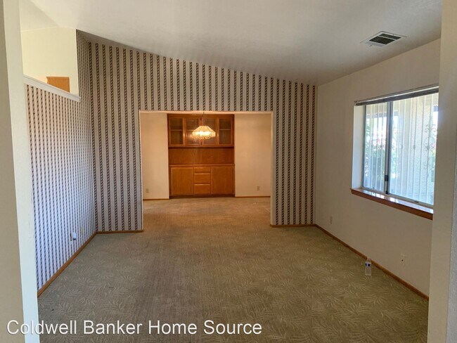Building Photo - 4 br, 3 bath House - 14848 Luna Rd.