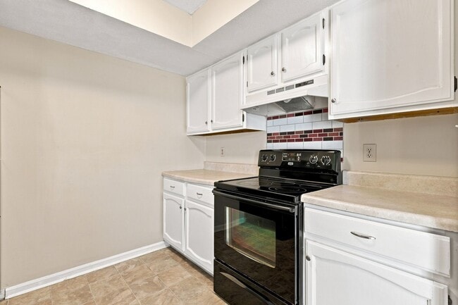 Building Photo - 46 Otsego Dr