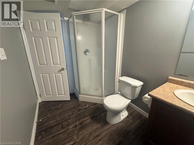 Photo du bâtiment - 211 Snowdrop Crescent