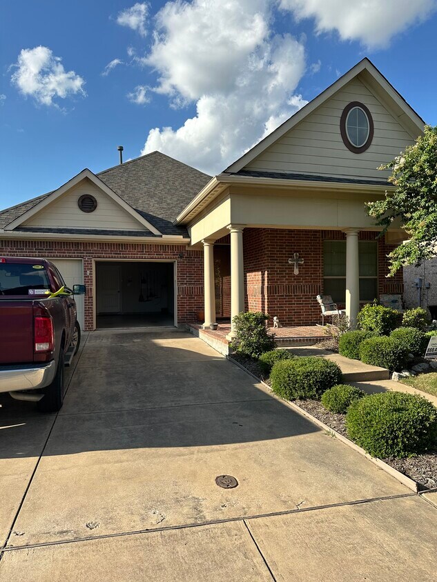 1232 Isabella Ln, Savannah, TX 76227 House Rental in Savannah, TX