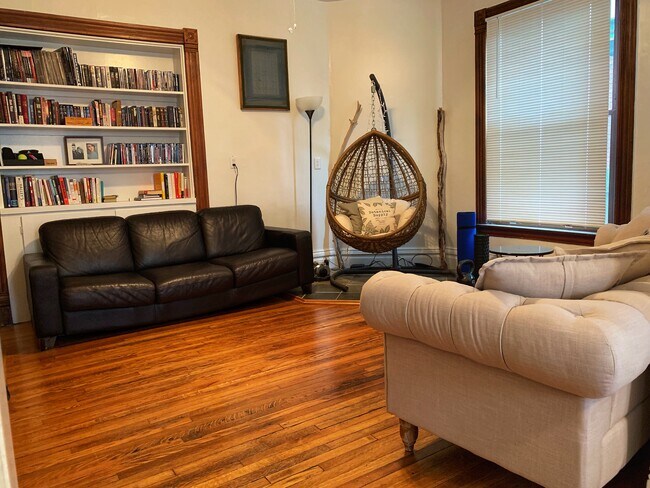 Foto del edificio - 1334 Wealthy St SE