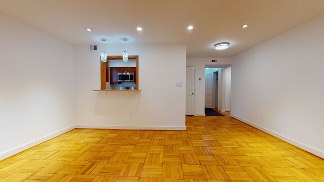 Building Photo - Spacious, Light-filled One Bedroom One Bat...