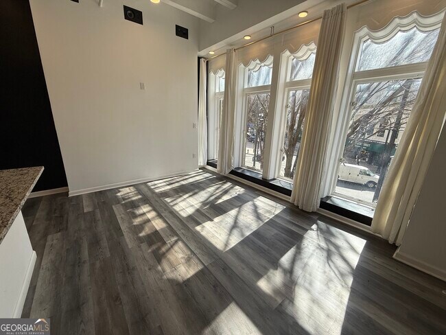 Foto del edificio - 32 Peachtree St NW