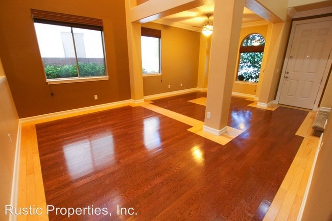 Building Photo - 4 br, 2.5 bath House - 7333 Rietz Canyon St.