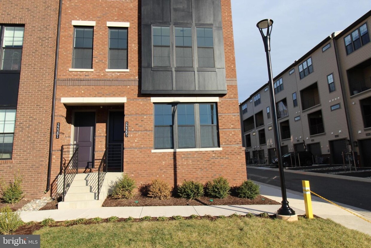 22383 Roanoke Rise Terrace, Ashburn, VA 20148 Townhome Rentals in
