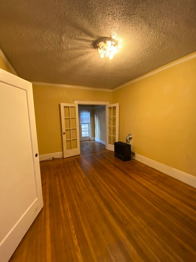 Primary Photo - 2535 Regent St