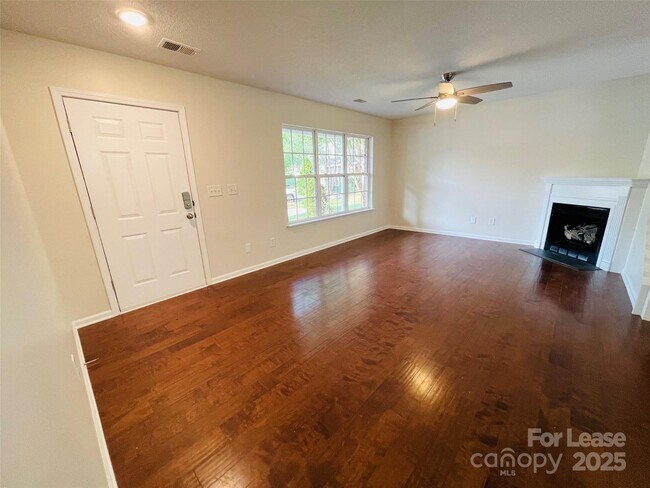 Foto del edificio - 8158 Rudolph Rd