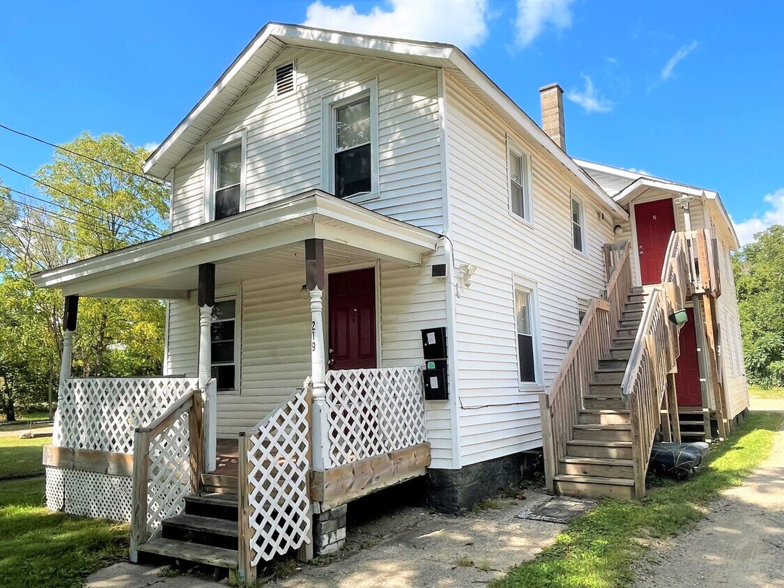 Primary Photo - E North St 219