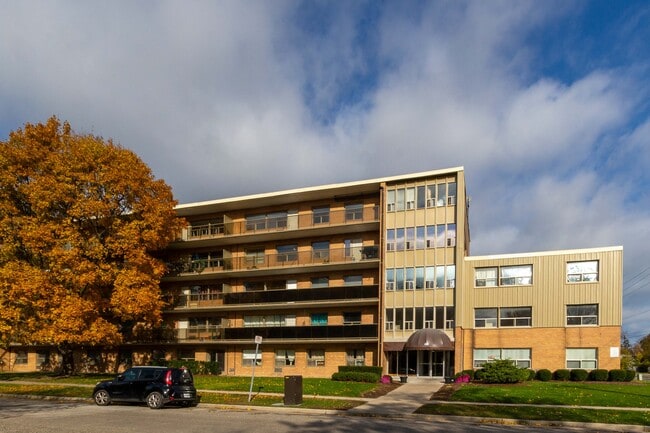 Building Photo - Bryn Mawr Apartments