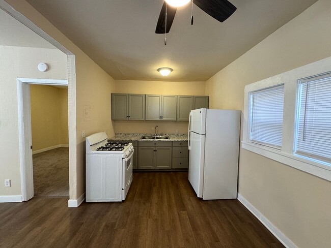 Building Photo - Large 1 Bedroom Apartment in Downtown Colo...
