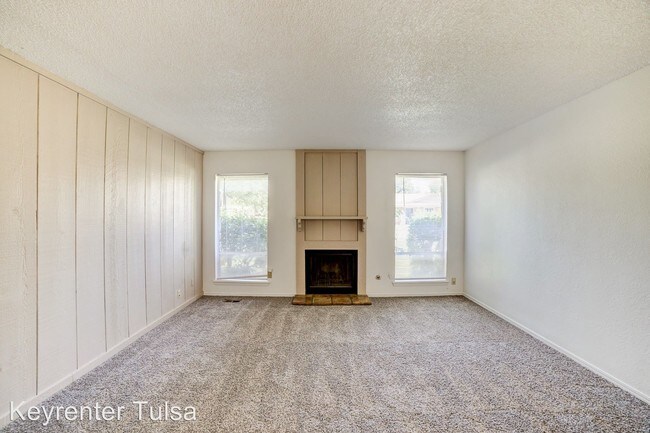 Foto del edificio - 5904-5904 E 33rd Ct