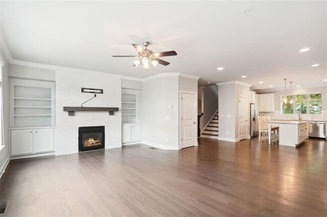 Building Photo - 549 Henry Dr SW