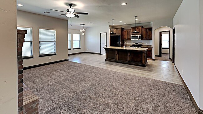 Building Photo - Amazing 4 Bed 2 Bath House in Mustang!