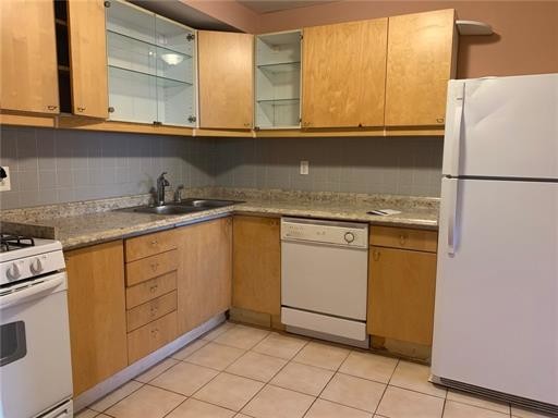 Building Photo - 491 College Dr