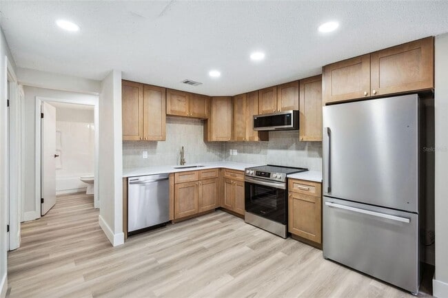 Foto del edificio - FOR RENT!!! FULLY REMODELED 3 BEDROOM 2 BA...