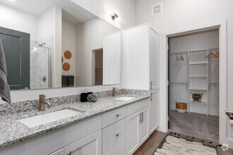 2BR, 2BA - 1,055SF | B1 - Bathroom - The Mill Old Town