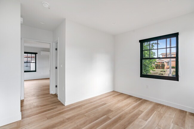 Foto del edificio - 1173 S Bronson Ave