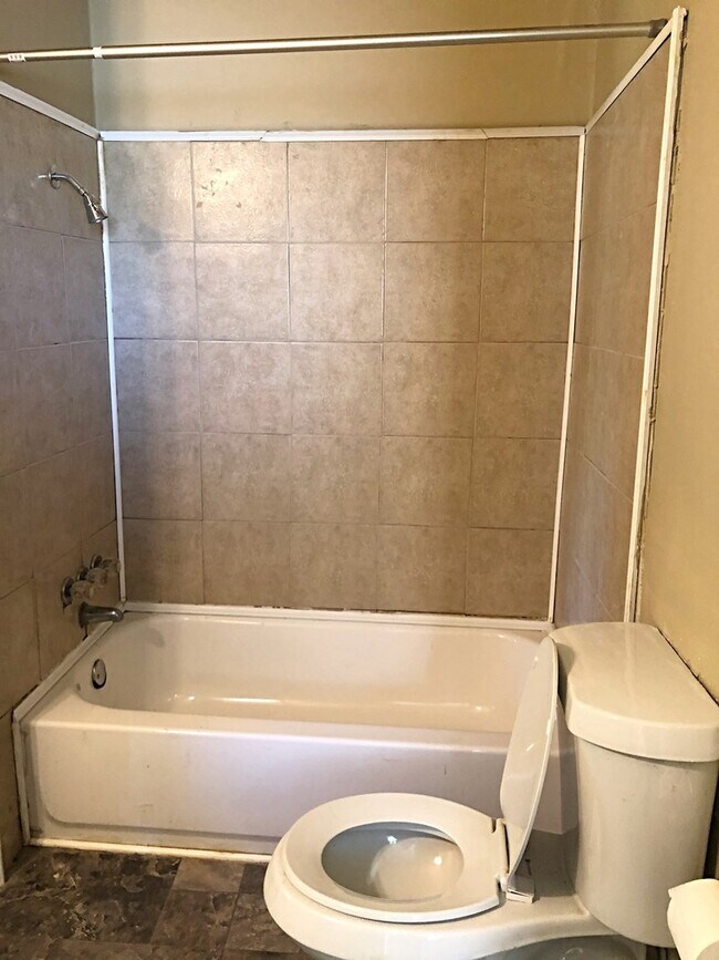 Foto del edificio - 735 Rosedale Dr - B, Port Arthur, TX